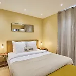 Apartment Center Of Paris By Studio Prestige